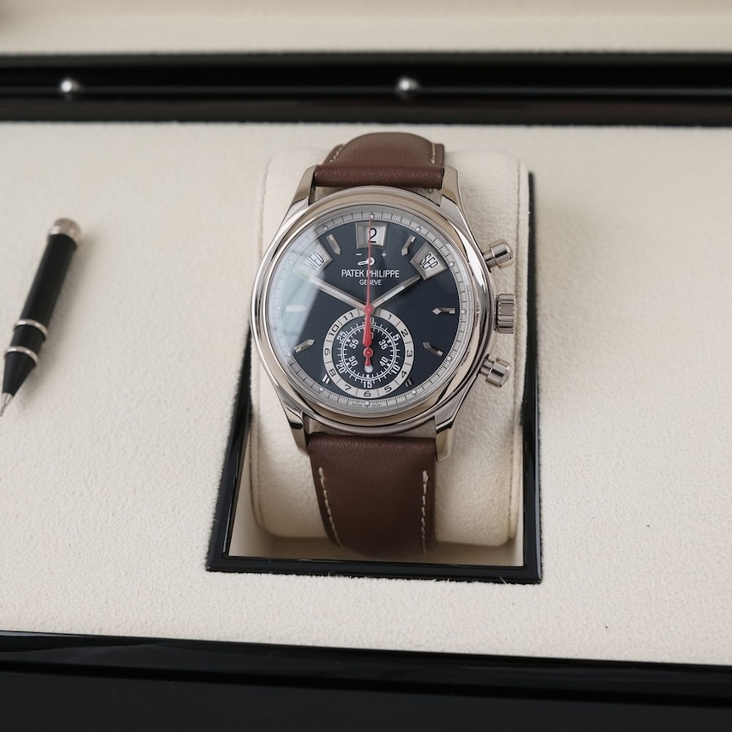 Patek Philippe Annual Calendar Chronograph 5960/01G-001 - (2/8)