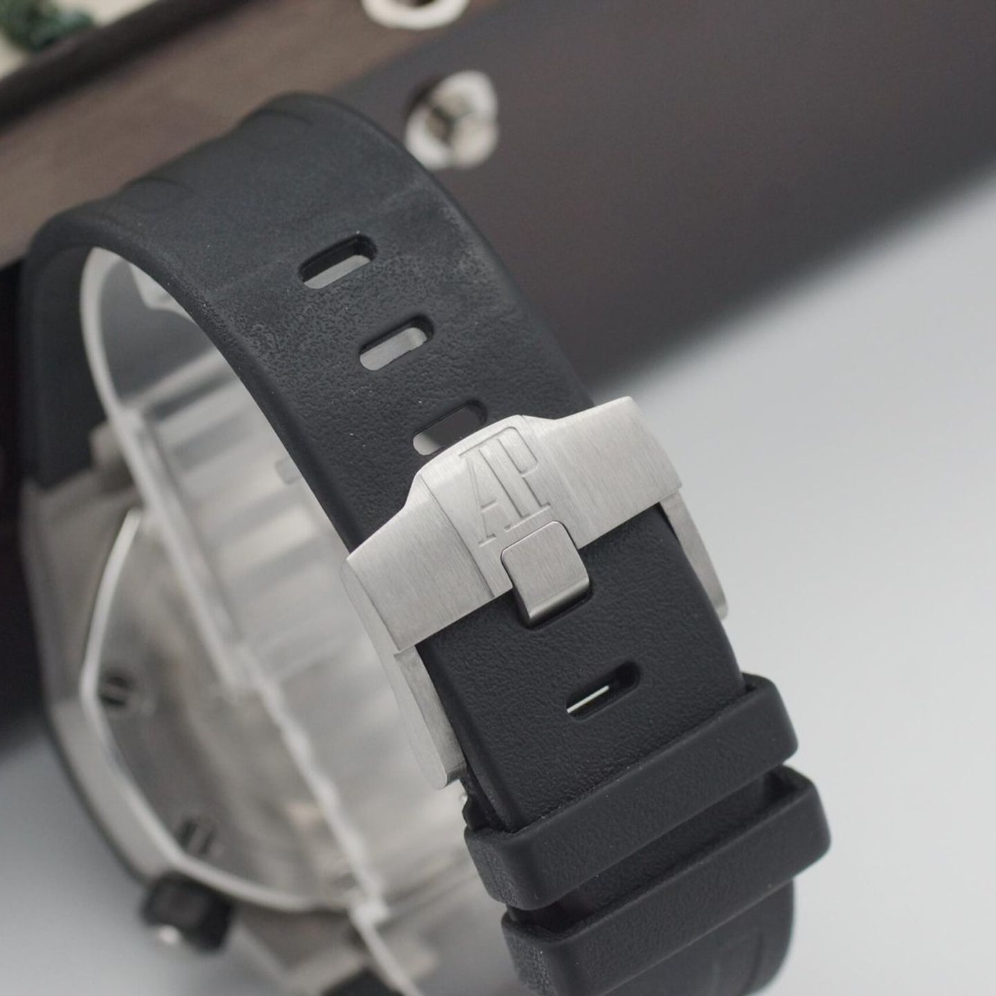 Audemars Piguet Royal Oak Offshore Diver 15703ST - (6/7)