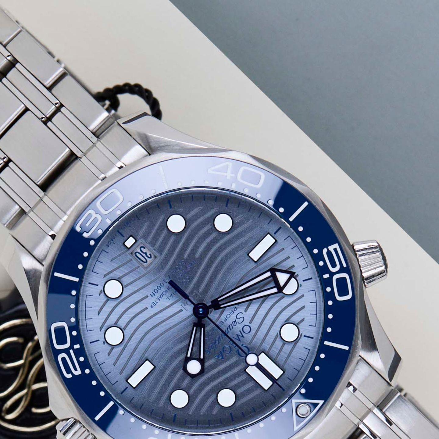 Omega Seamaster Diver 300 M 210.30.42.20.06.001 (2020) - Grey dial 42 mm Steel case (4/8)