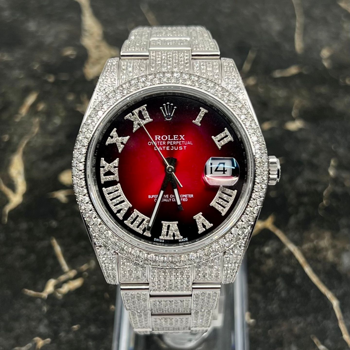 Rolex Datejust 41 126300 (2021) - Rood wijzerplaat 41mm Staal (2/8)