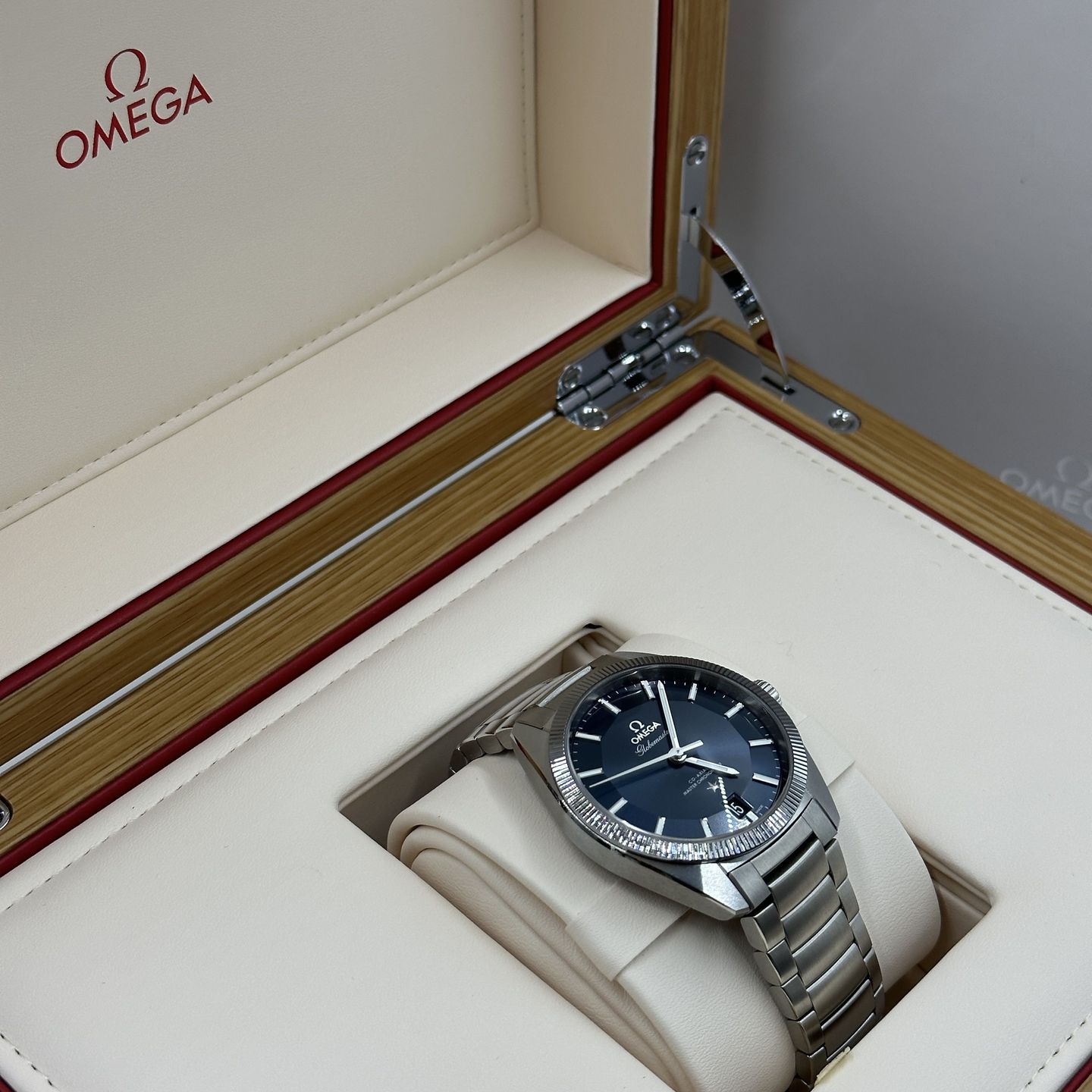 Omega Globemaster 130.30.39.21.03.001 (2024) - Blauw wijzerplaat 39mm Staal (4/8)