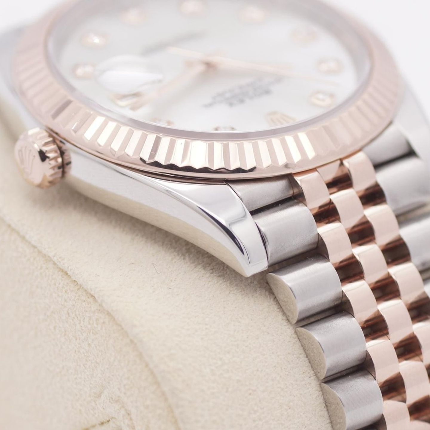 Rolex Datejust 41 126331 (2023) - Parelmoer wijzerplaat 41mm Goud/Staal (7/8)