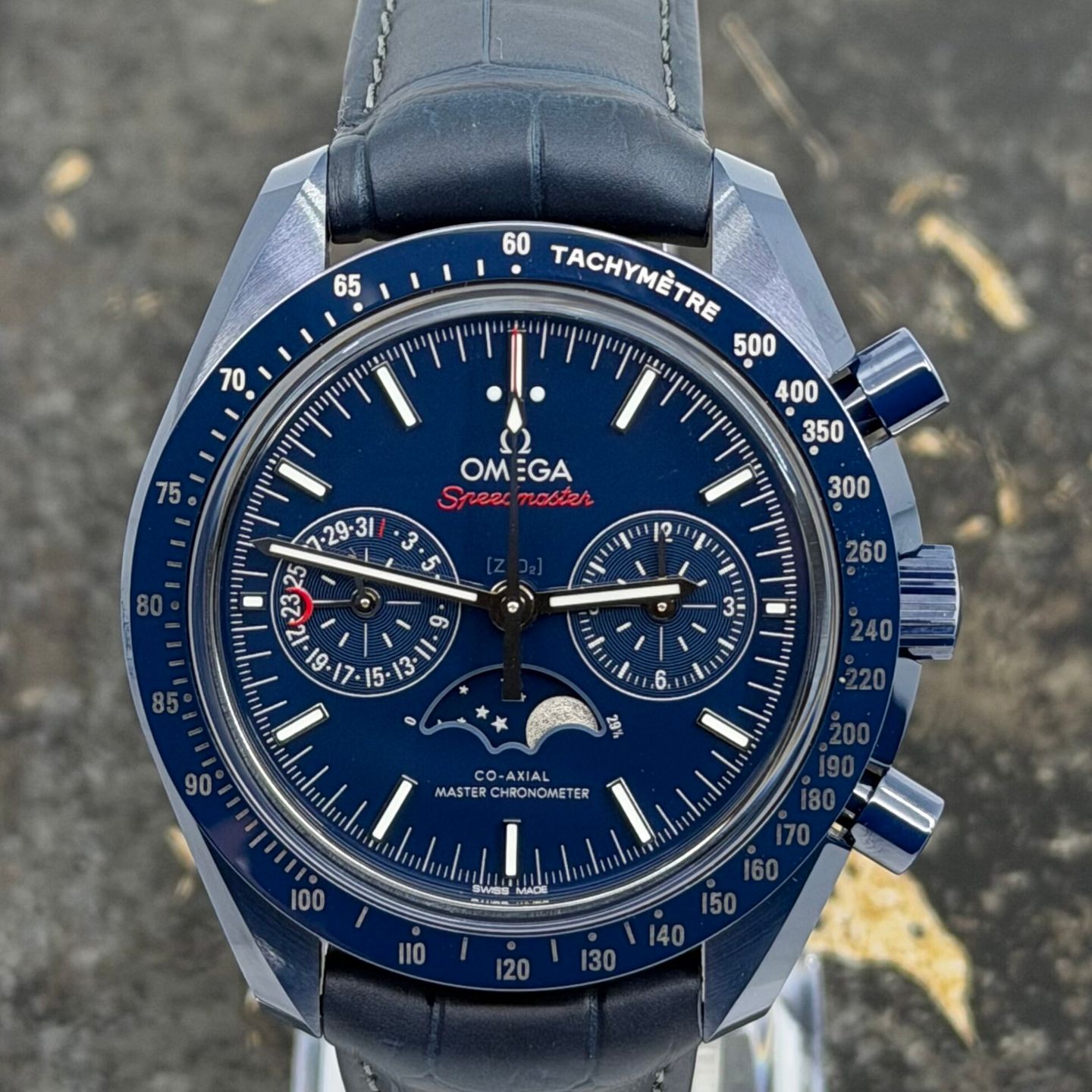 Omega Speedmaster Moonphase 304.93.44.52.03.001 (2026) - Blauw wijzerplaat 44mm Keramiek (2/8)
