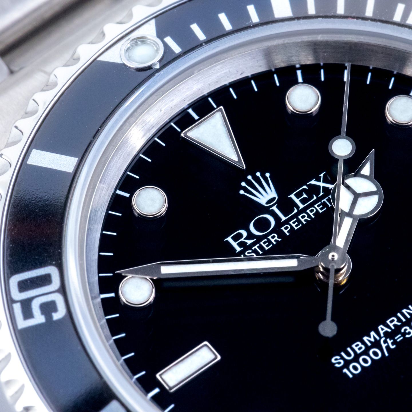 Rolex Submariner No Date 14060M (2000) - Black dial 40 mm Steel case (2/8)