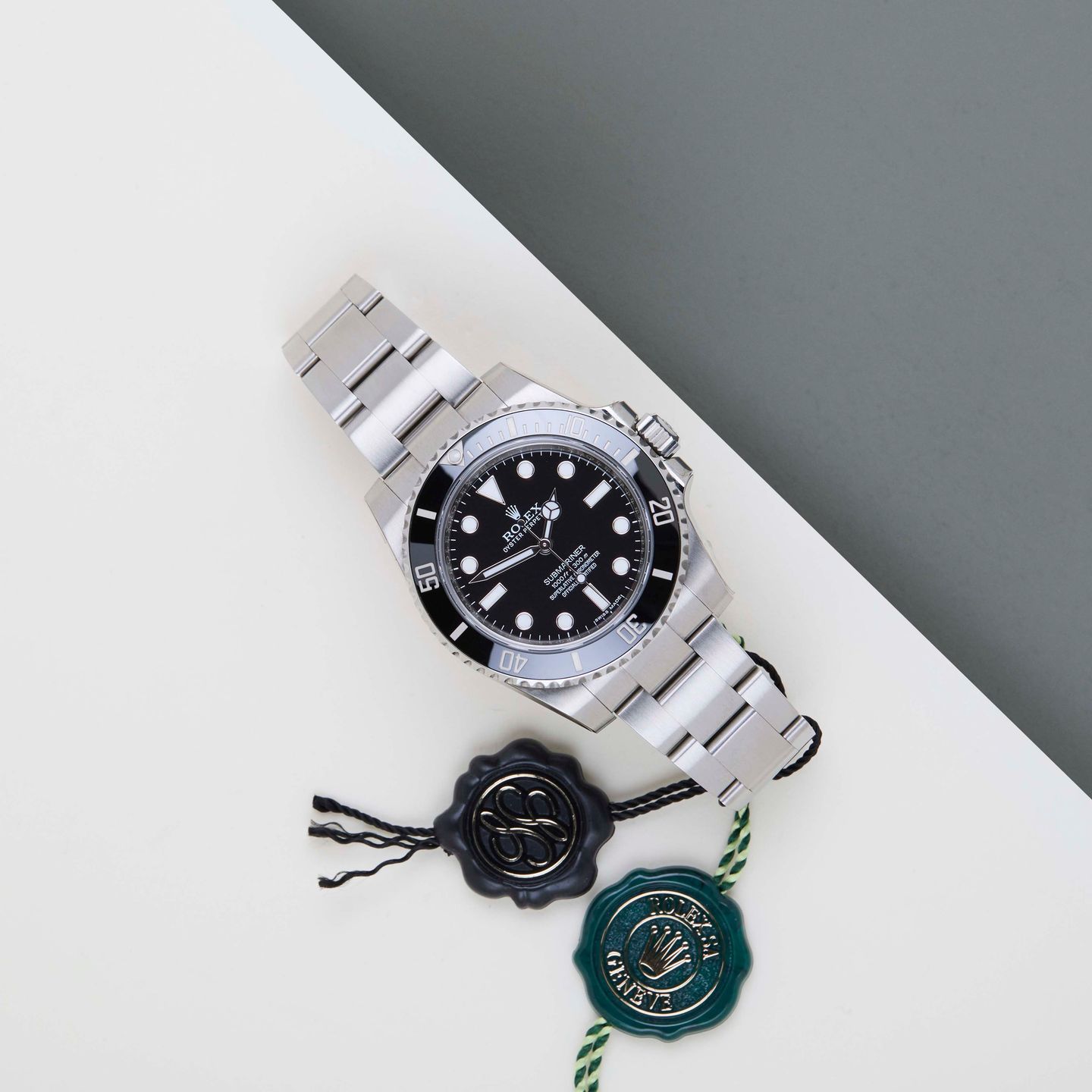 Rolex Submariner No Date 114060 (2016) - Black dial 40 mm Steel case (2/8)