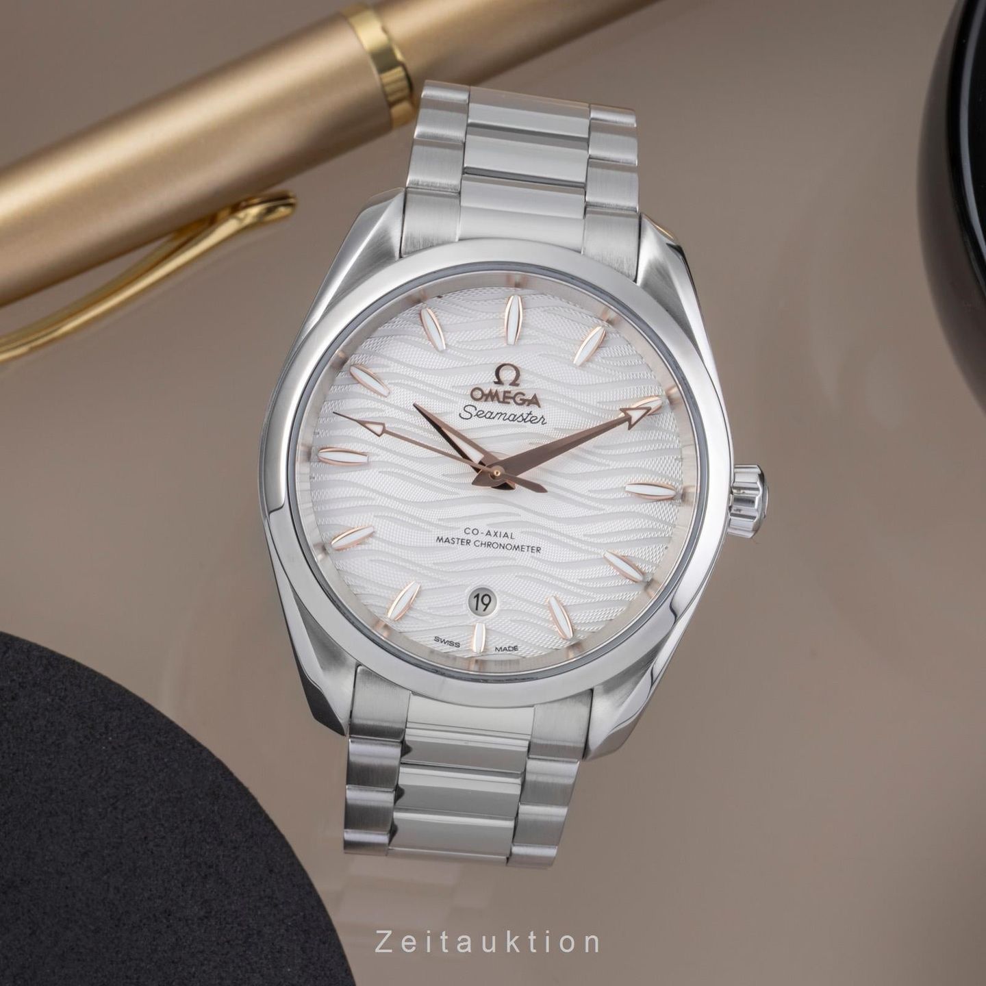 Omega Seamaster Aqua Terra 220.10.38.20.02.002 (Unknown (random serial)) - Silver dial 38 mm Steel case (3/8)