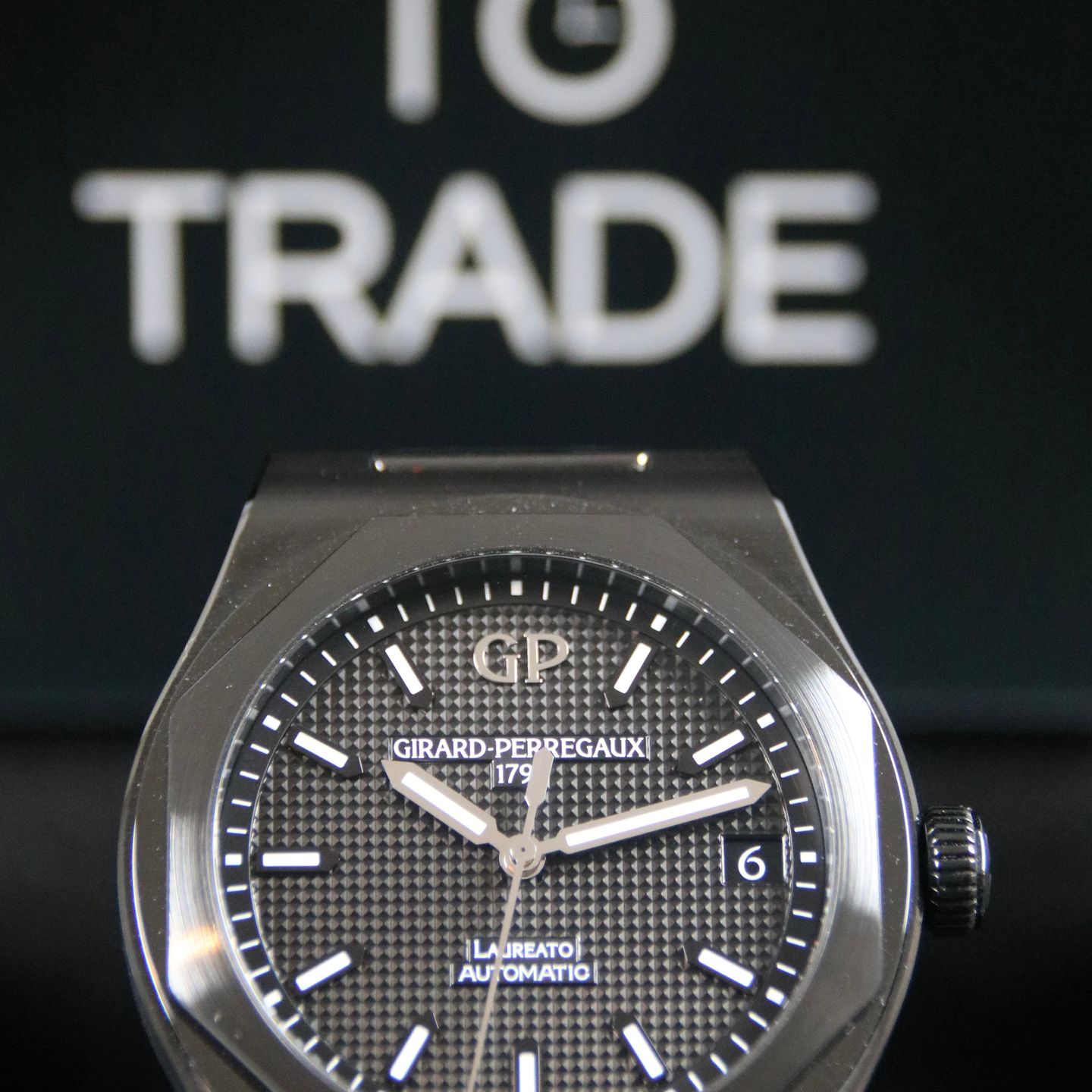 Girard-Perregaux Laureato 81010-32-631-FK6A (2023) - Black dial 40 mm Ceramic case (5/8)