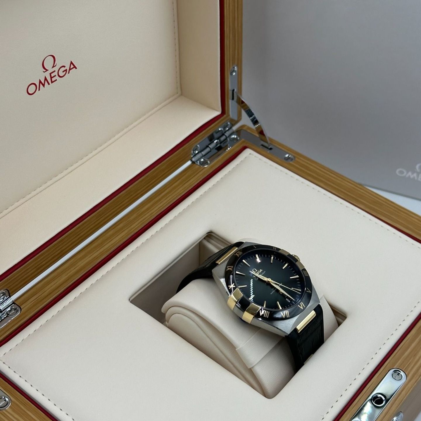 Omega Constellation 131.23.41.21.10.001 - (3/8)