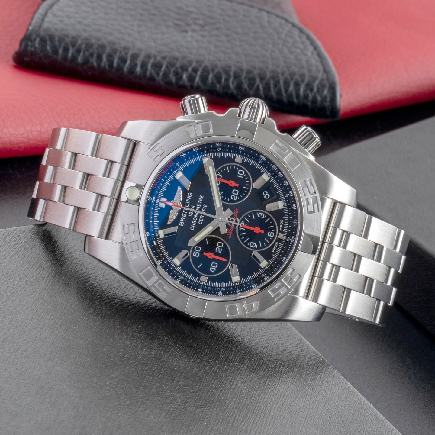 Breitling Chronomat 44 AB0111 (Onbekend (willekeurig serienummer)) - Zwart wijzerplaat 44mm Staal (2/8)