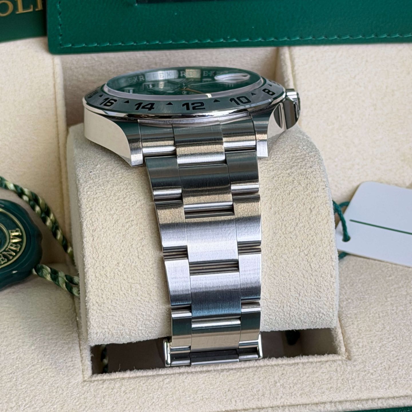 Rolex Explorer II 226570 (2021) - Zwart wijzerplaat 42mm Staal (5/7)