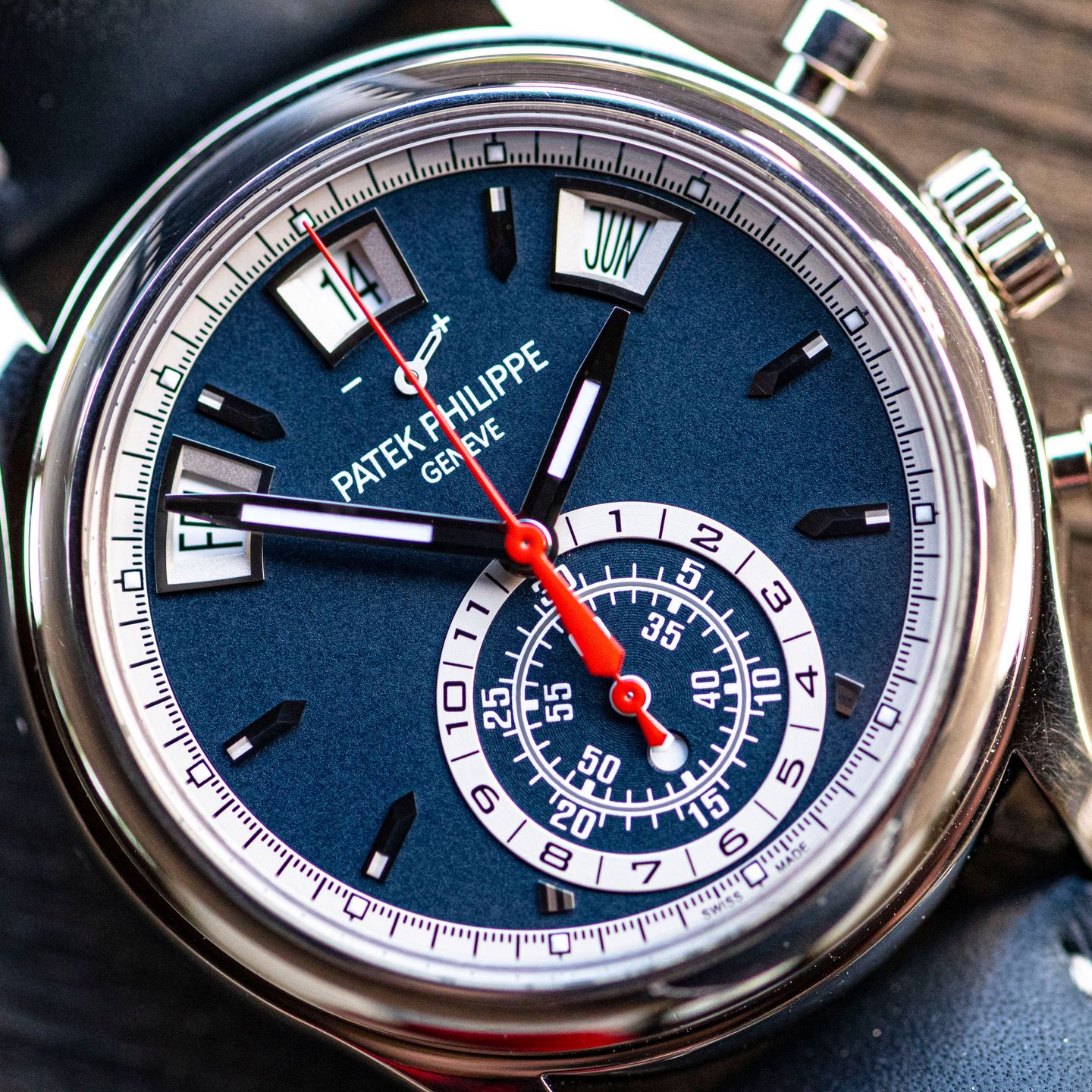 Patek Philippe Annual Calendar Chronograph 5960/01G-001 (2022) - Blauw wijzerplaat 40mm Witgoud (1/8)