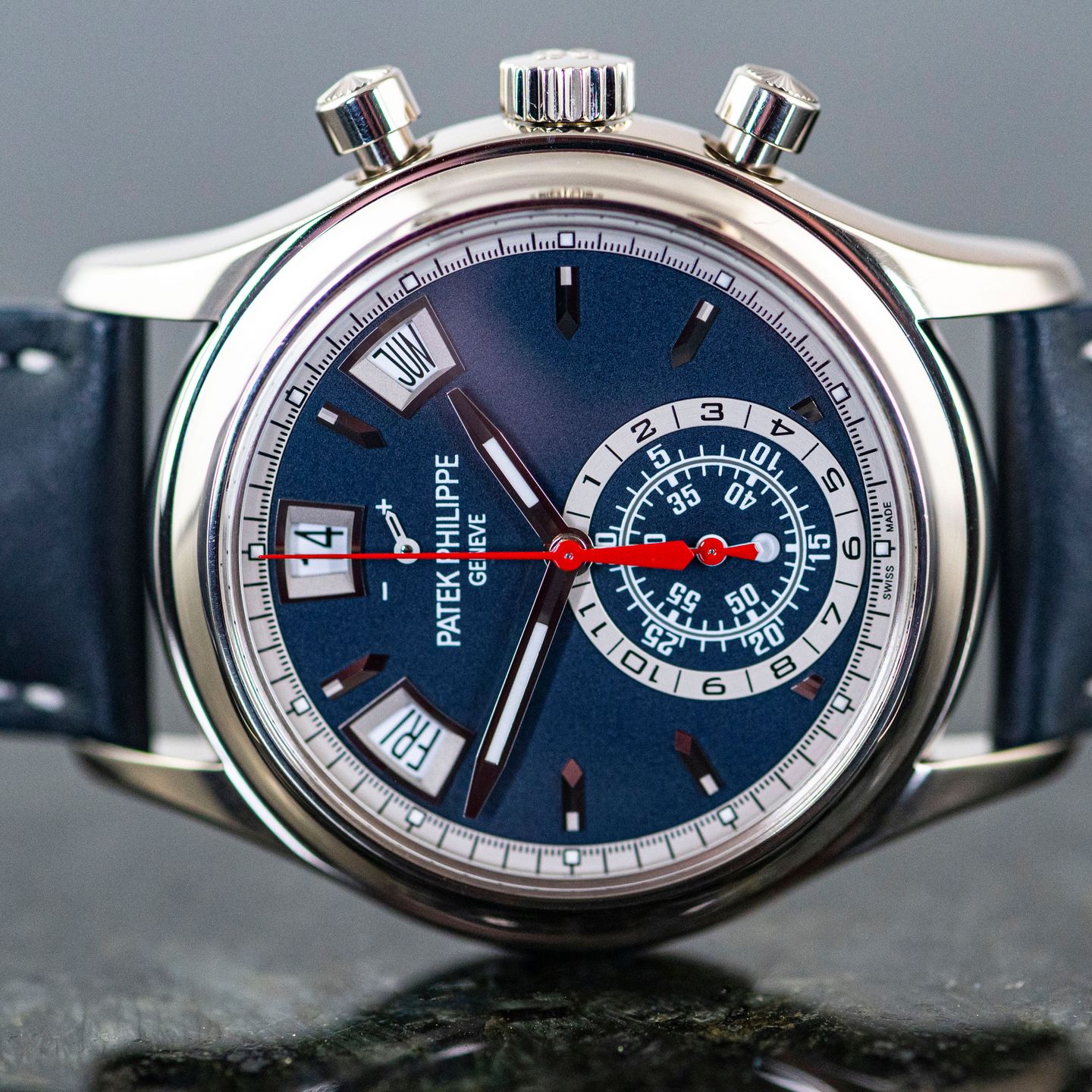 Patek Philippe Annual Calendar Chronograph 5960/01G-001 (2022) - Blue dial 40 mm White Gold case (2/8)