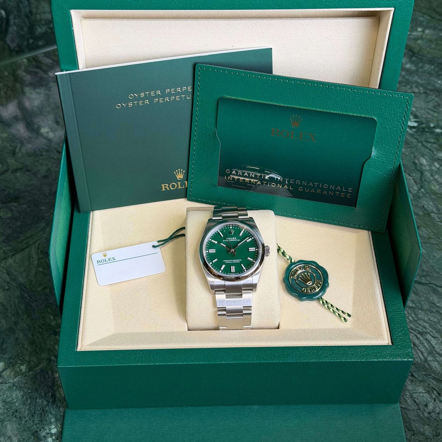 Rolex Oyster Perpetual 36 126000 - (3/8)