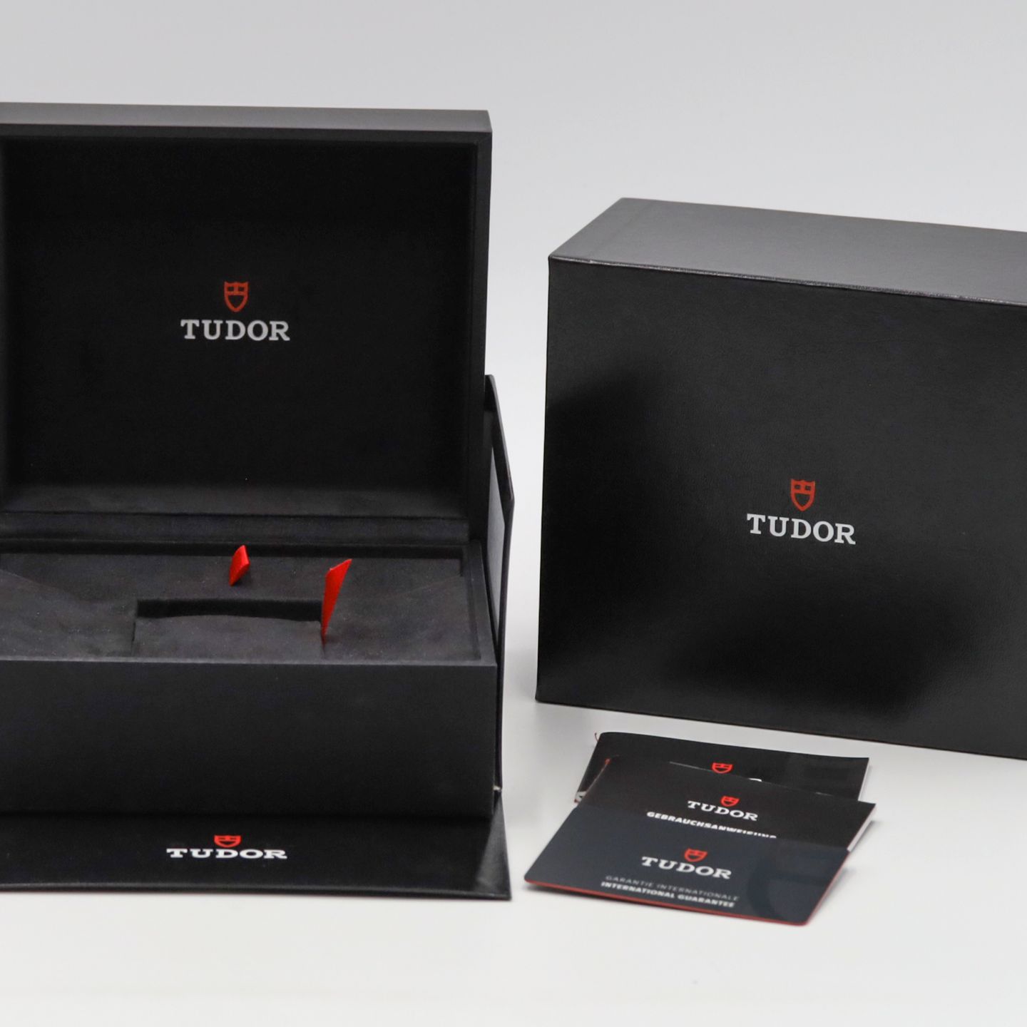 Tudor Black Bay GMT 79833MN (Unknown (random serial)) - Black dial 41 mm Steel case (8/8)