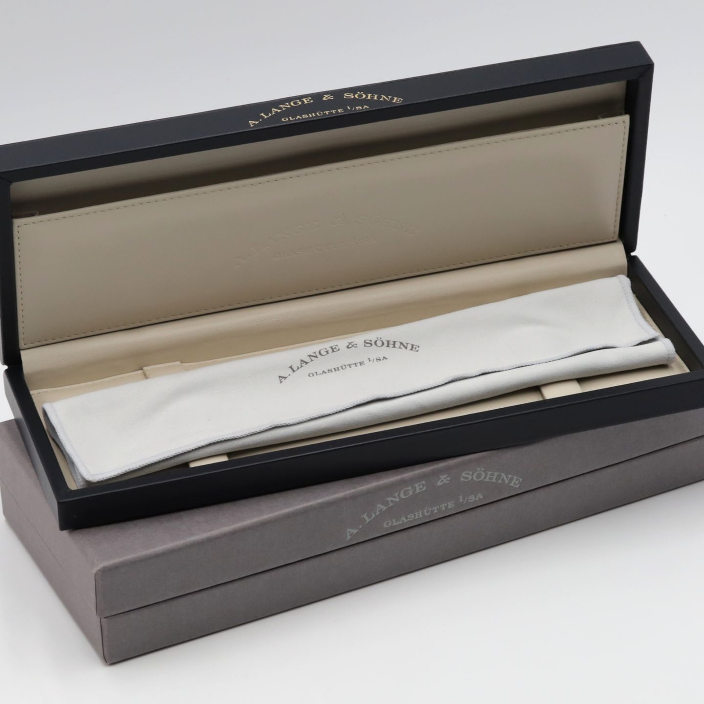 A. Lange & Söhne Saxonia 105.021 (1999) - Silver dial 34 mm Yellow Gold case (8/8)