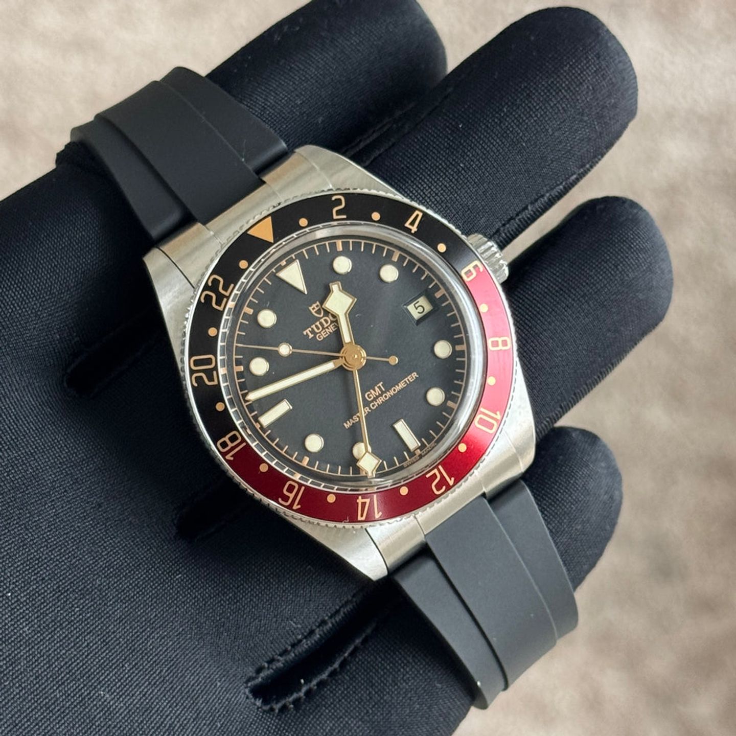 Tudor Black Bay Fifty-Eight 7939G1A0NRU (2025) - Black dial 39 mm Steel case (2/5)