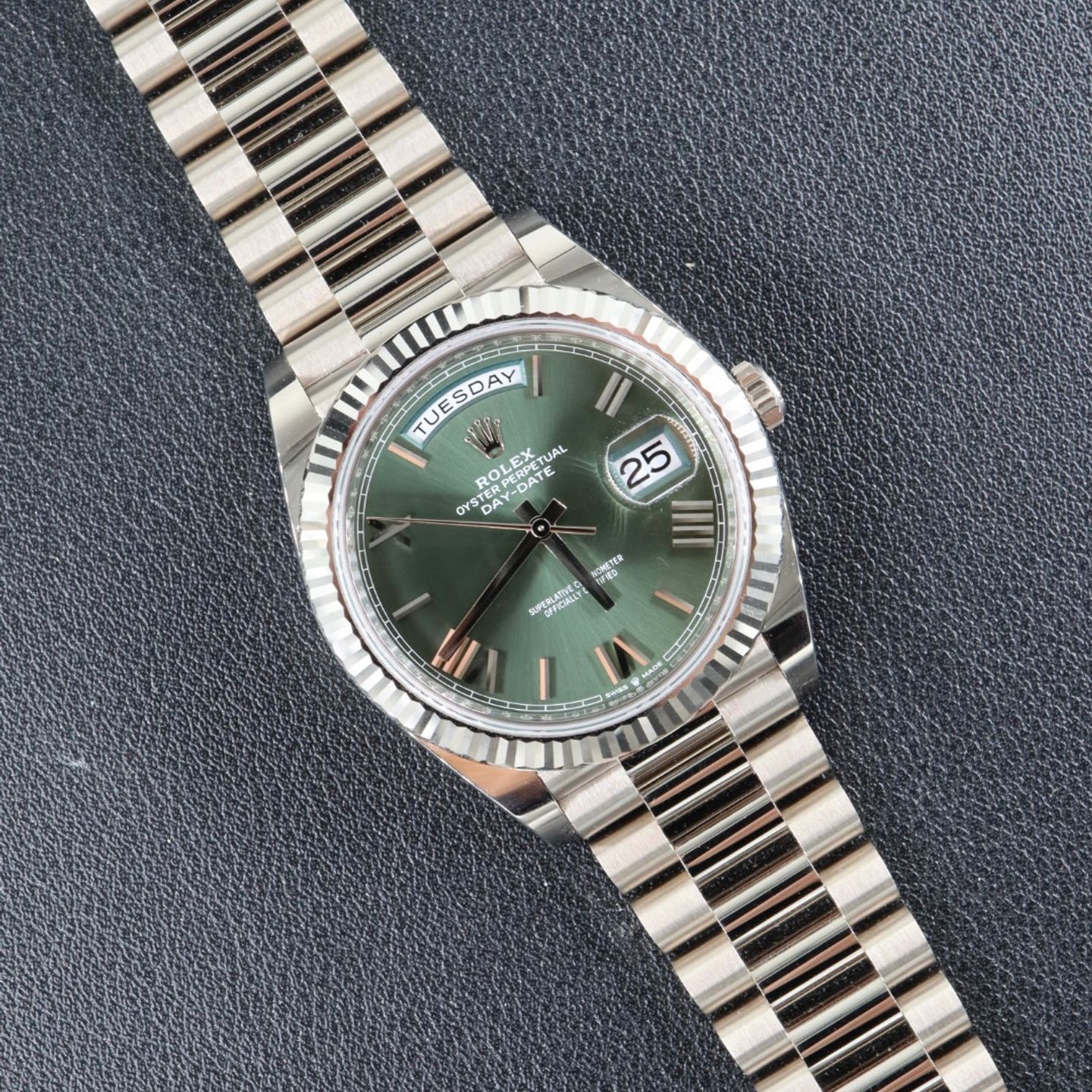 Rolex Day-Date 40 228239 (2021) - Groen wijzerplaat 40mm Witgoud (2/8)