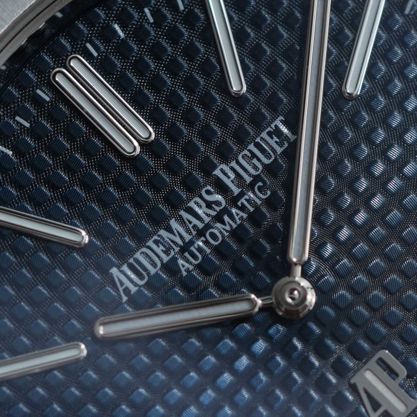 Audemars Piguet Royal Oak Jumbo 15202ST.OO.1240ST.01.A (2021) - Blue dial 39 mm Steel case (2/8)