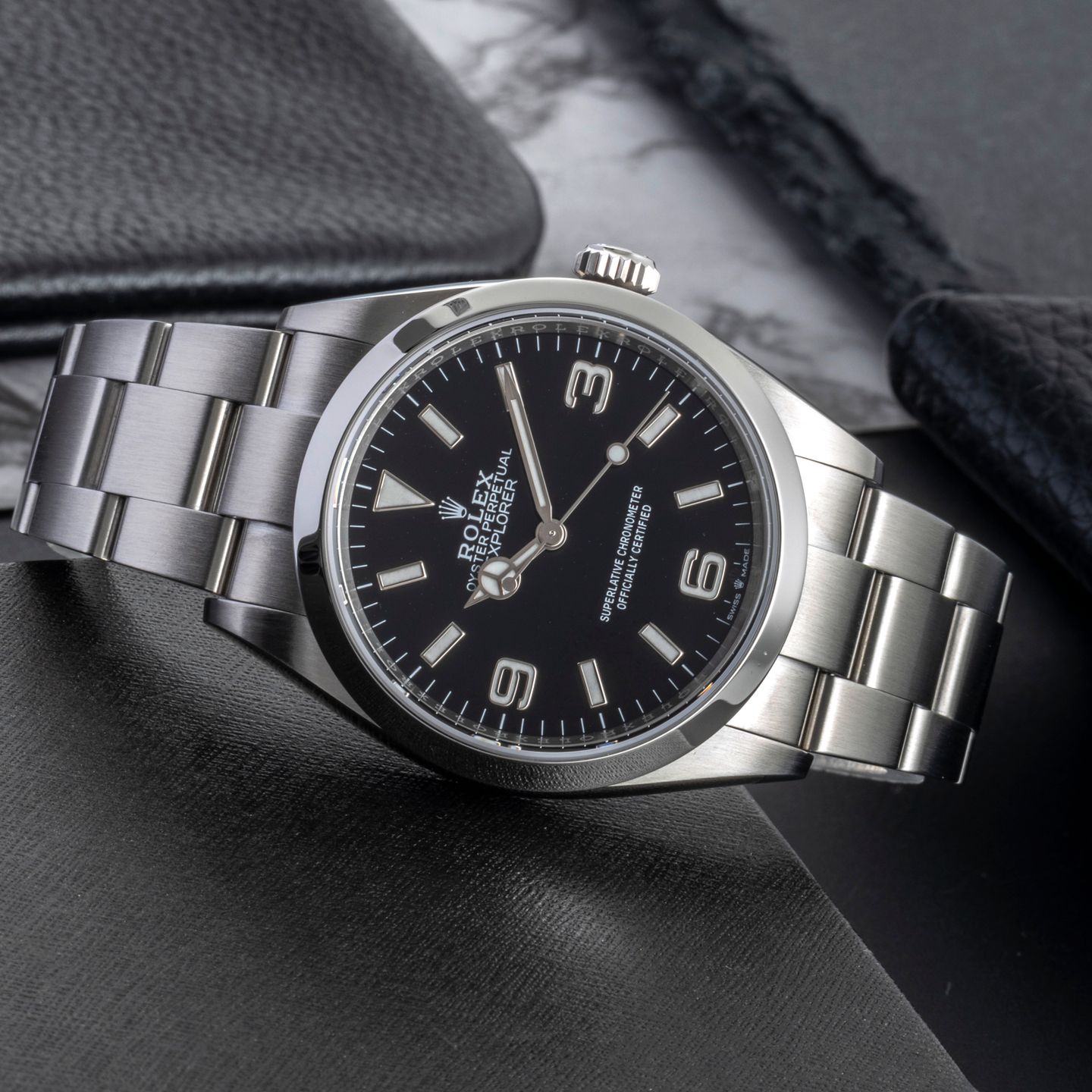 Rolex Explorer 124270 (Onbekend (willekeurig serienummer)) - Zwart wijzerplaat 36mm Staal (2/8)