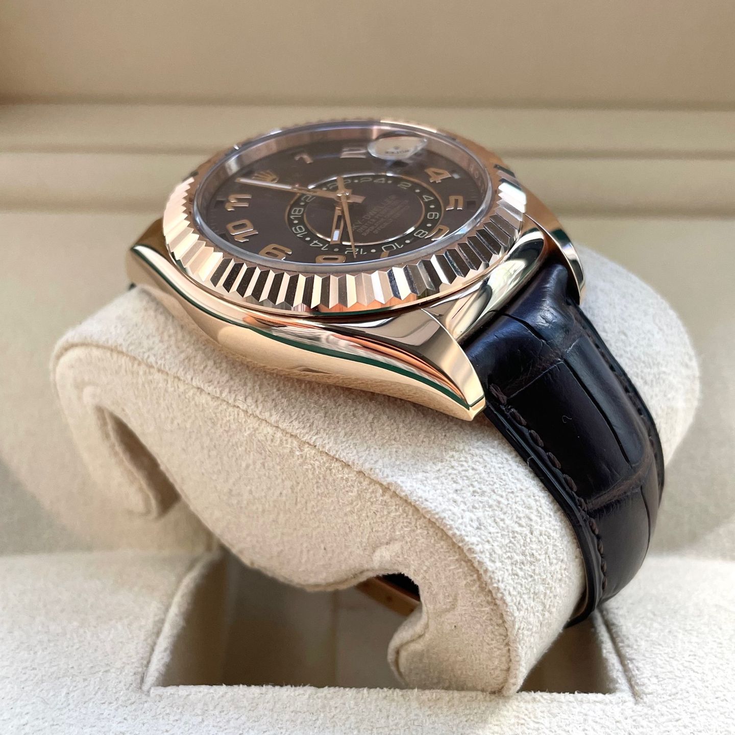 Rolex Sky-Dweller 326135 (2013) - Brown dial 42 mm Rose Gold case (4/7)