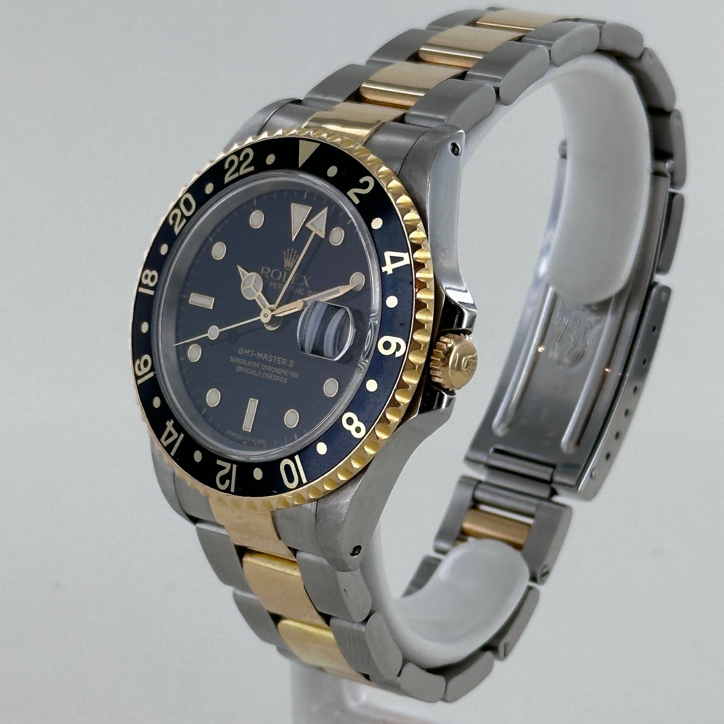 Rolex GMT-Master II 16713 (1992) - Black dial 40 mm Gold/Steel case (3/7)