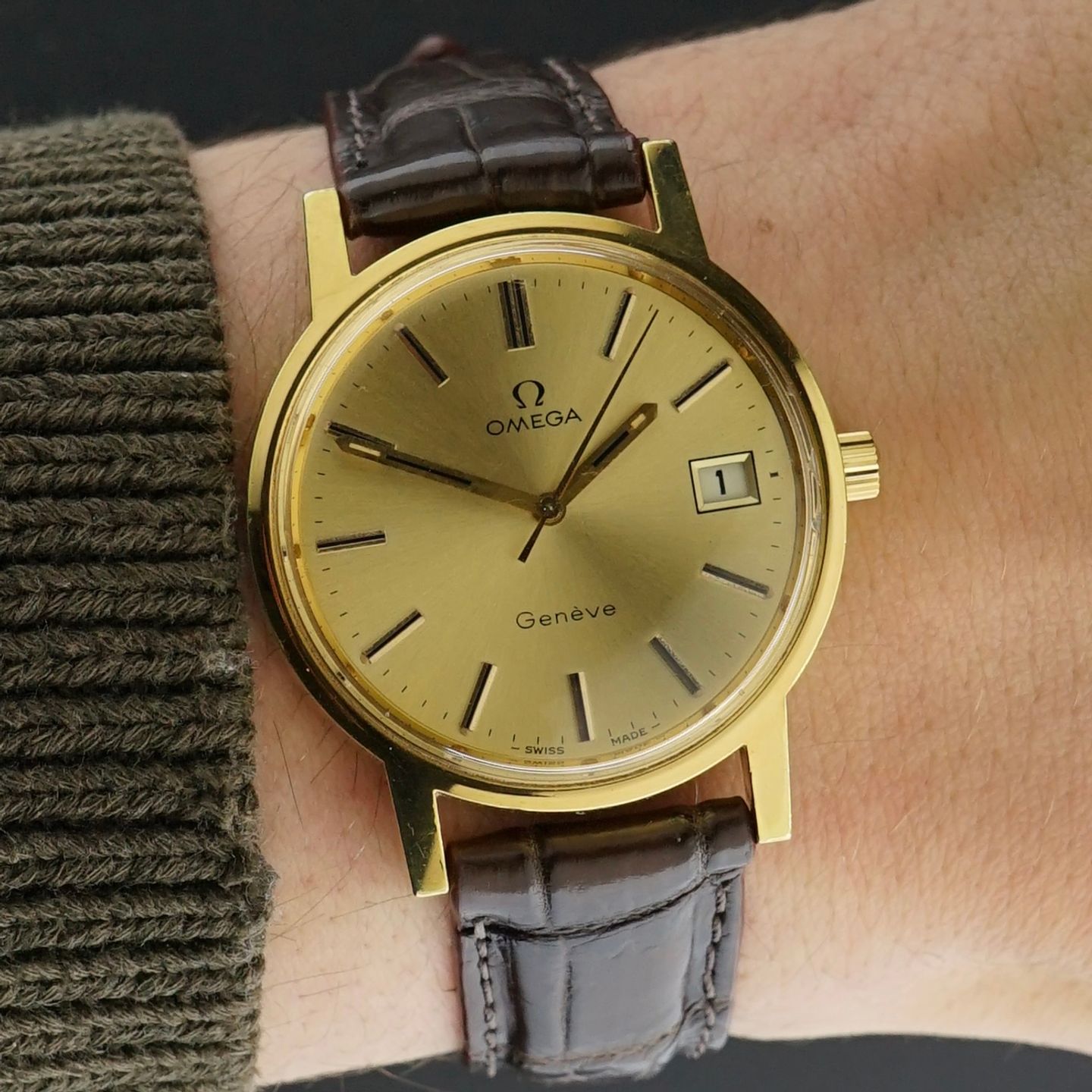 Omega Genève 136.0104 (1974) - Gold dial 35 mm Gold/Steel case (2/8)
