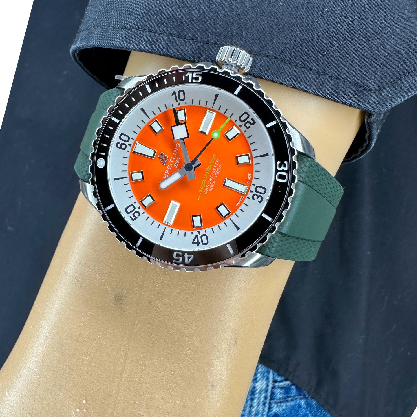 Breitling Superocean 42 A173751A1O1S1 (2024) - Oranje wijzerplaat 42mm Staal (3/8)