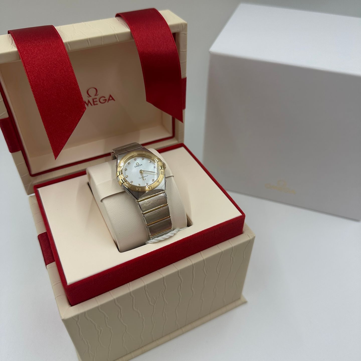 Omega Constellation Quartz 131.20.28.60.55.002 (2023) - Pearl dial 28 mm Gold/Steel case (2/8)