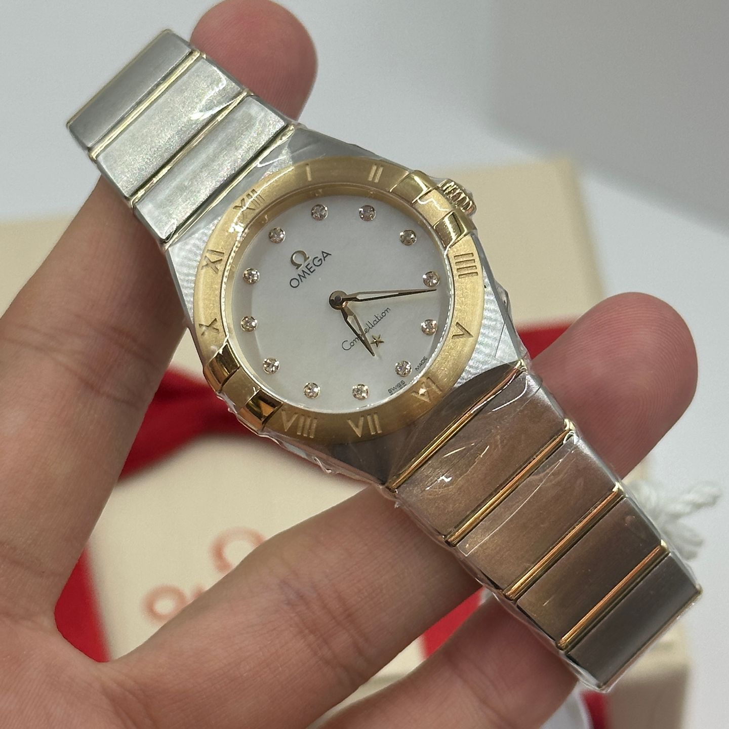 Omega Constellation Quartz 131.20.28.60.55.002 (2023) - Parelmoer wijzerplaat 28mm Goud/Staal (8/8)