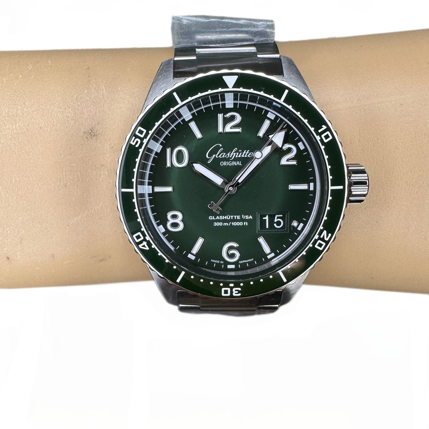 Glashütte Original SeaQ Panorama Date 1-36-13-07-83-70 (2024) - Groen wijzerplaat 43mm Staal (2/8)