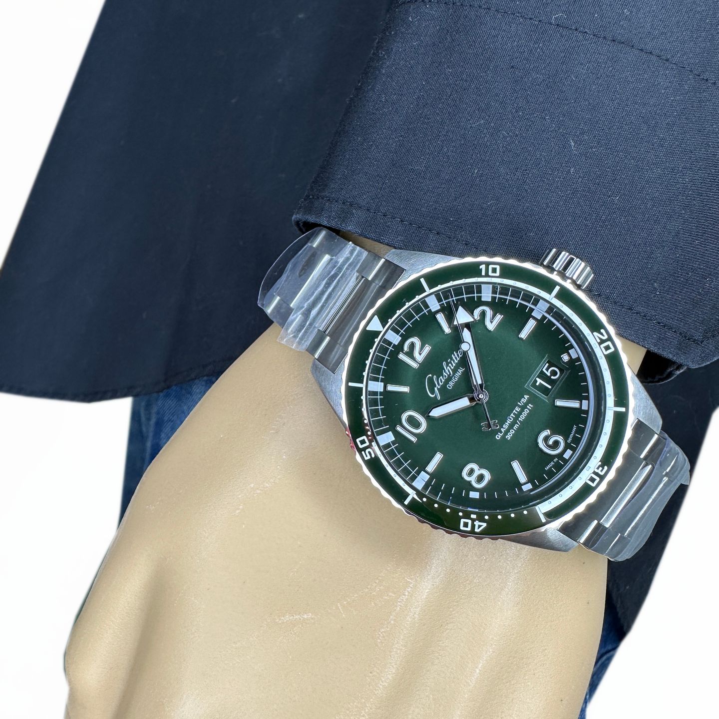 Glashütte Original SeaQ Panorama Date 1-36-13-07-83-70 (2024) - Green dial 43 mm Steel case (3/8)