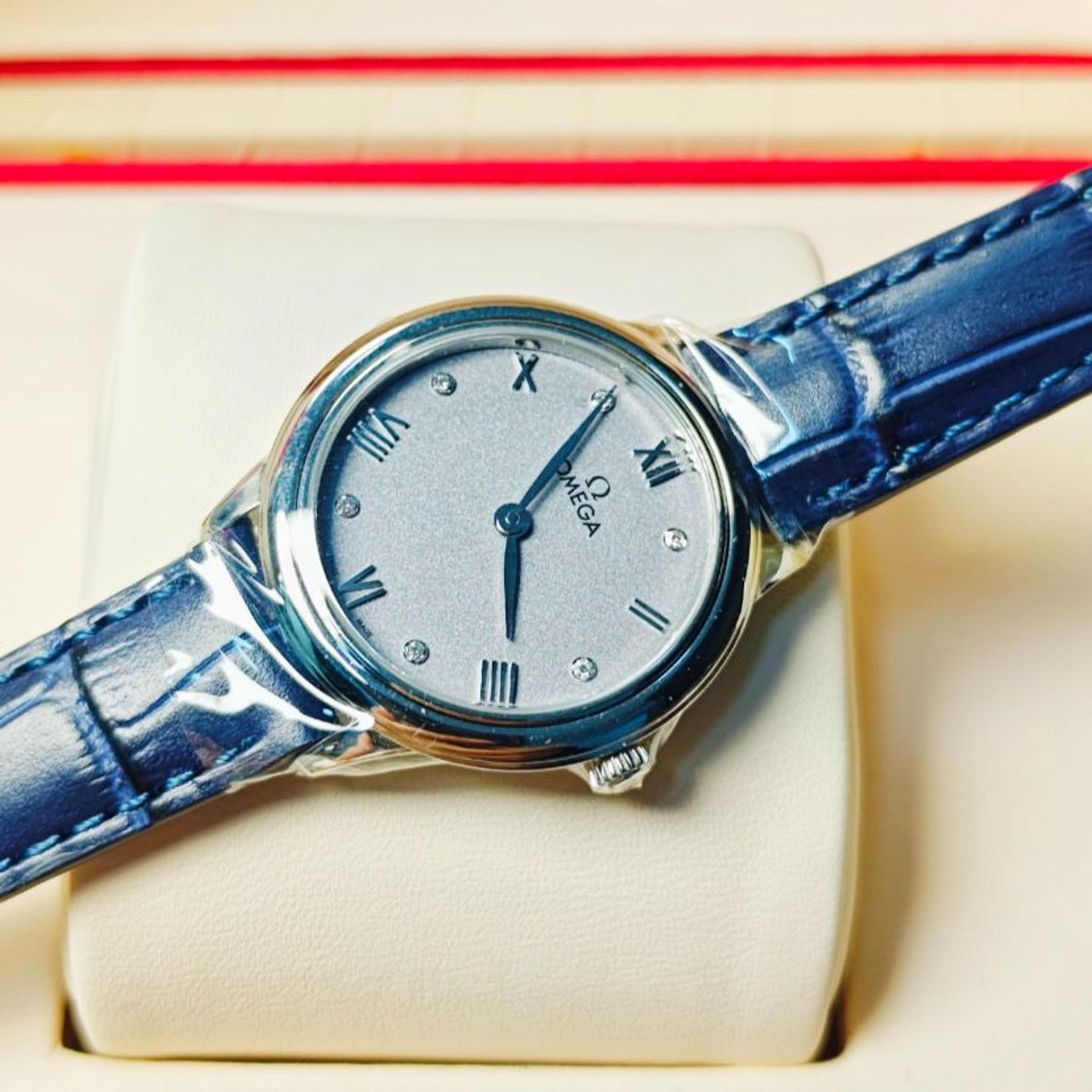 Omega De Ville 434.13.28.60.53.001 (2024) - Purple dial 27 mm Steel case (3/4)