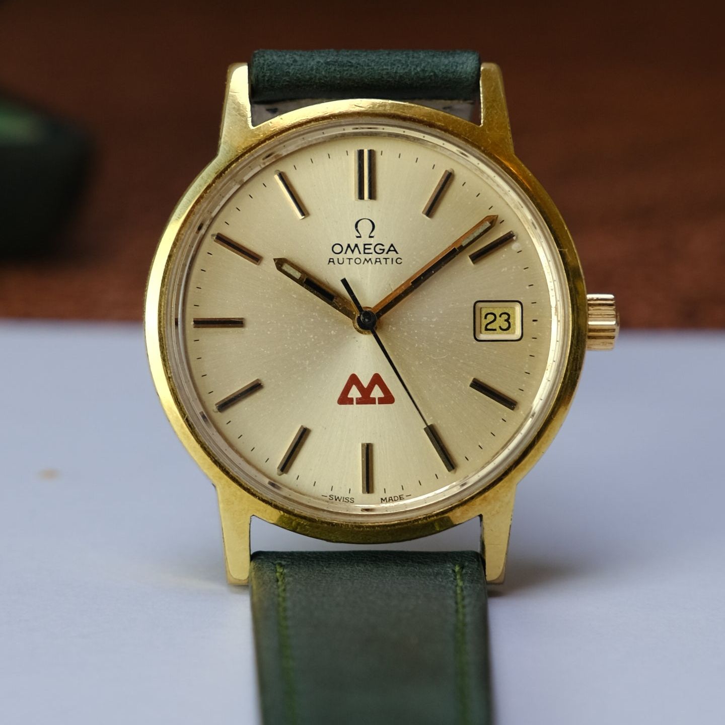 Omega Genève 166.0163 (1970) - Champagne wijzerplaat 35mm Goud/Staal (1/6)