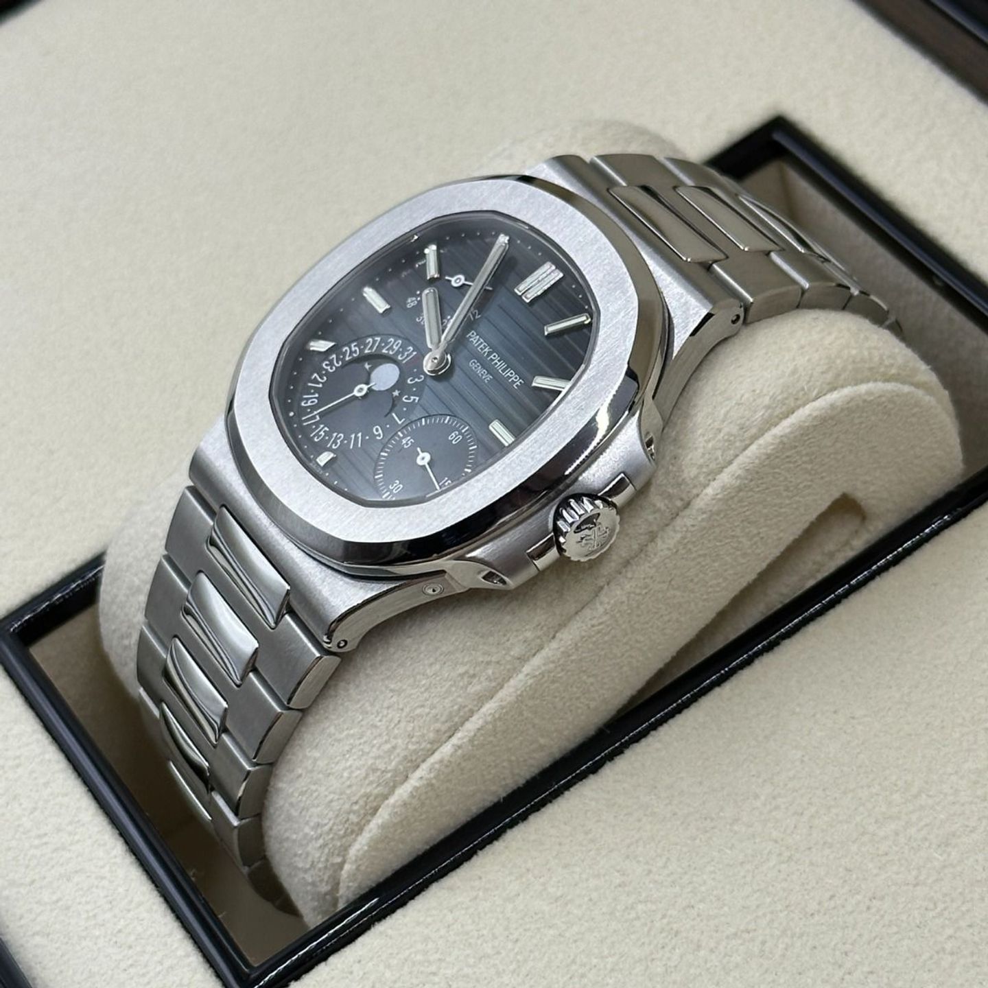 Patek Philippe Nautilus 5712/1A-001 (Unknown (random serial)) - Blue dial 40 mm Steel case (6/8)