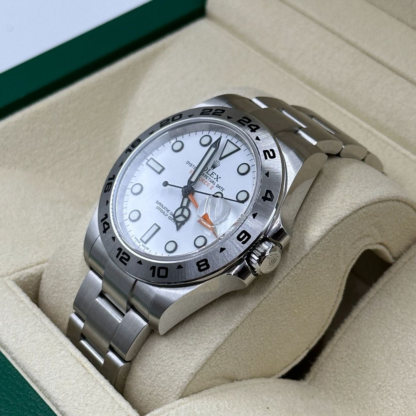 Rolex Explorer II 216570 (2021) - White dial 42 mm Steel case (6/8)