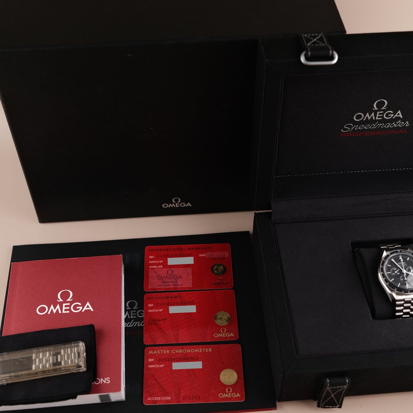 Omega Speedmaster Professional Moonwatch 310.30.42.50.01.002 (2021) - Black dial 42 mm Steel case (2/8)
