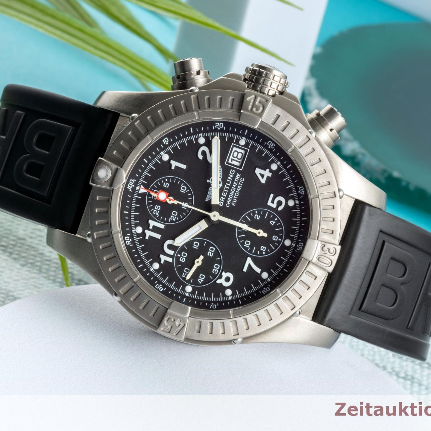 Breitling Avenger E13360-308 (Unknown (random serial)) - Black dial 44 mm Titanium case (2/8)