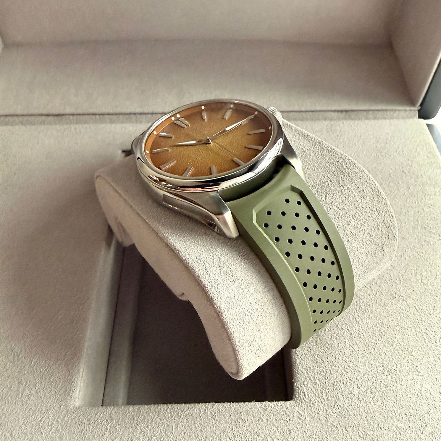 H. Moser & Cie. Pioneer 3200-1219 - (3/5)