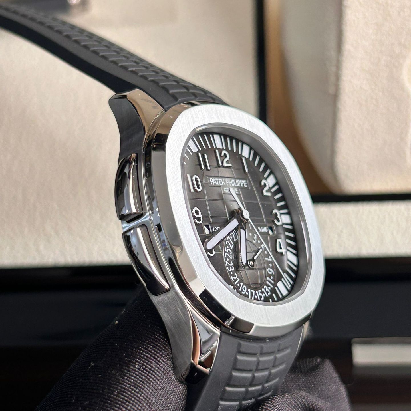 Patek Philippe Aquanaut 5164A-001 (2022) - Black dial 41 mm Steel case (7/8)