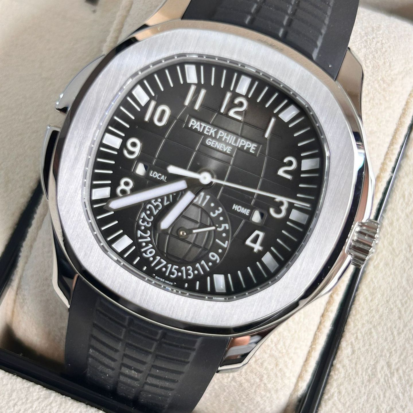 Patek Philippe Aquanaut 5164A-001 (2022) - Black dial 41 mm Steel case (5/8)