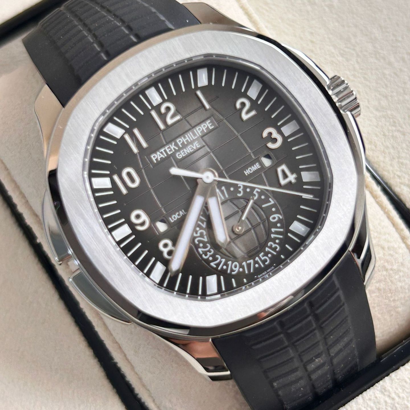 Patek Philippe Aquanaut 5164A-001 (2022) - Black dial 41 mm Steel case (8/8)