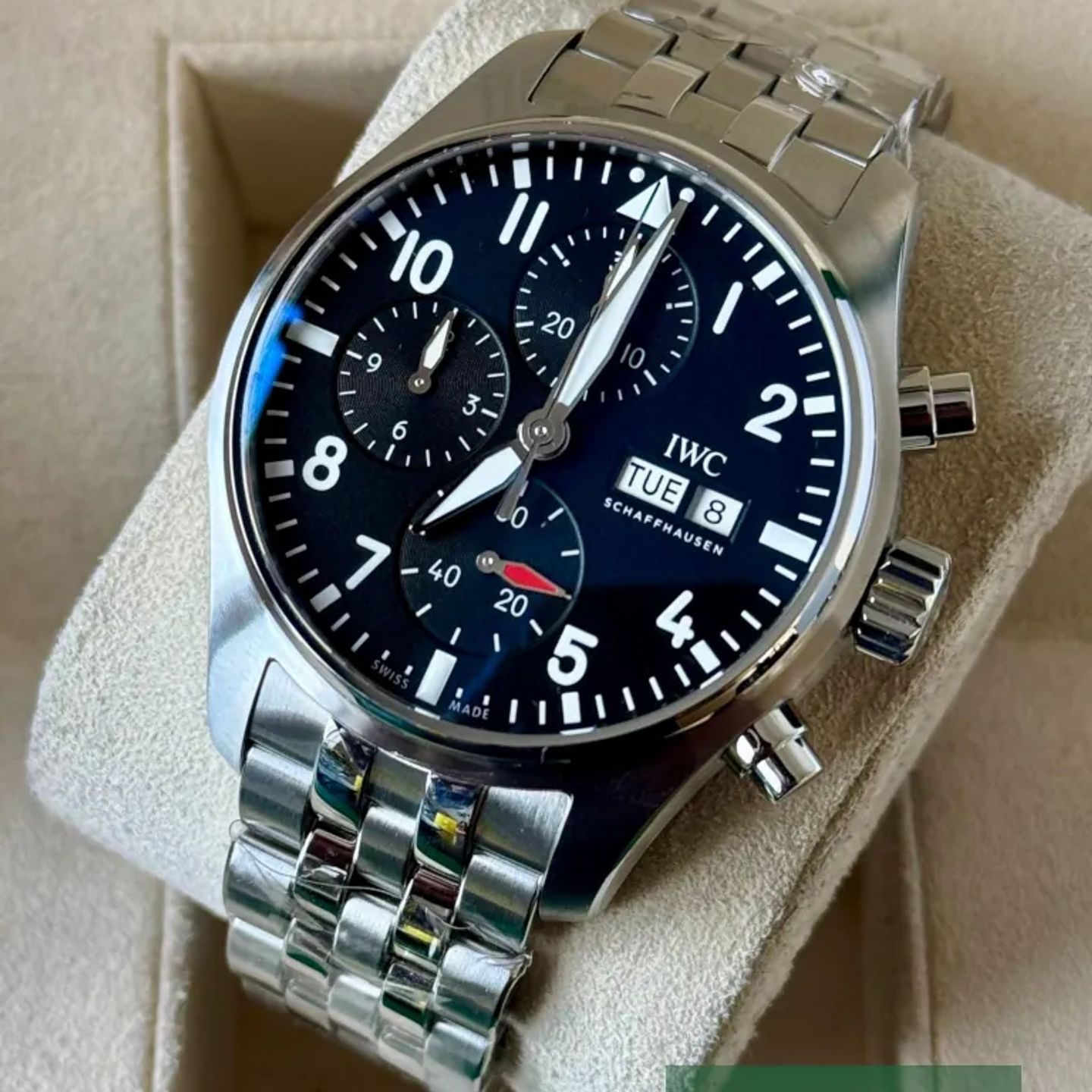 IWC Pilot Chronograph IW388113 (2026) - Black dial 41 mm Steel case (3/7)