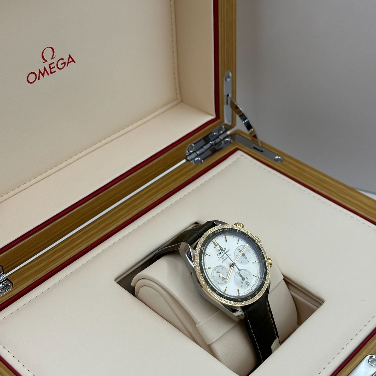 Omega Speedmaster 324.28.38.50.02.001 - (3/8)