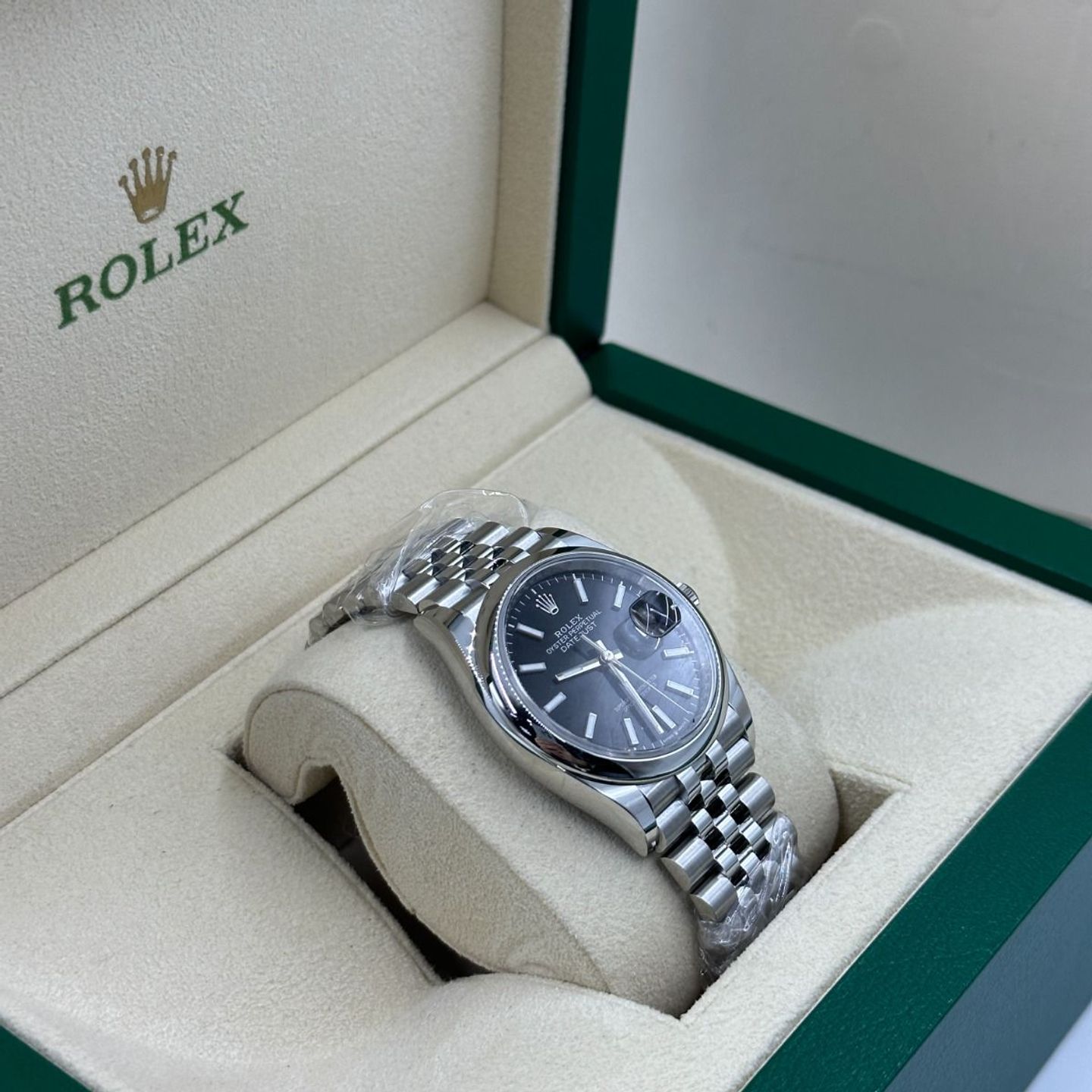 Rolex Datejust 36 126200 (2024) - Zwart wijzerplaat 36mm Staal (3/8)