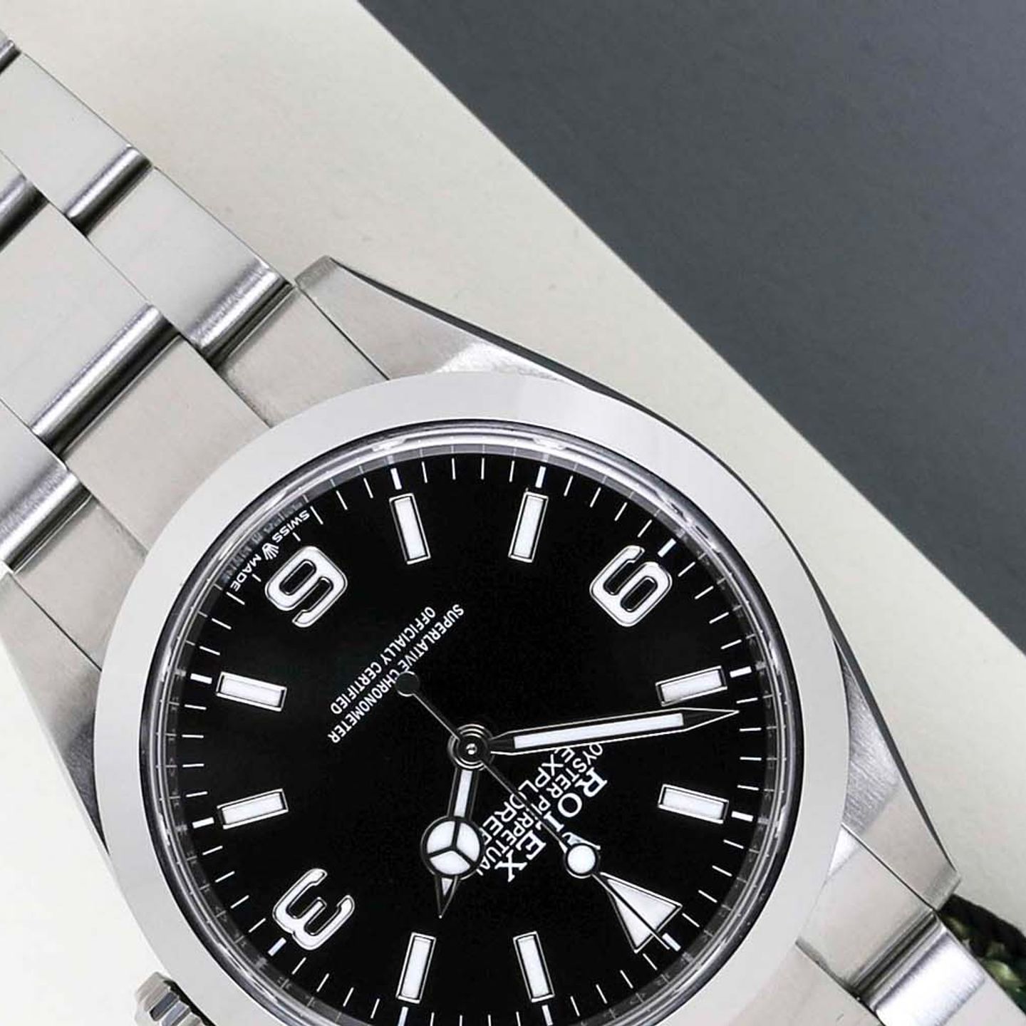 Rolex Explorer 224270 (2023) - Black dial 40 mm Steel case (4/8)