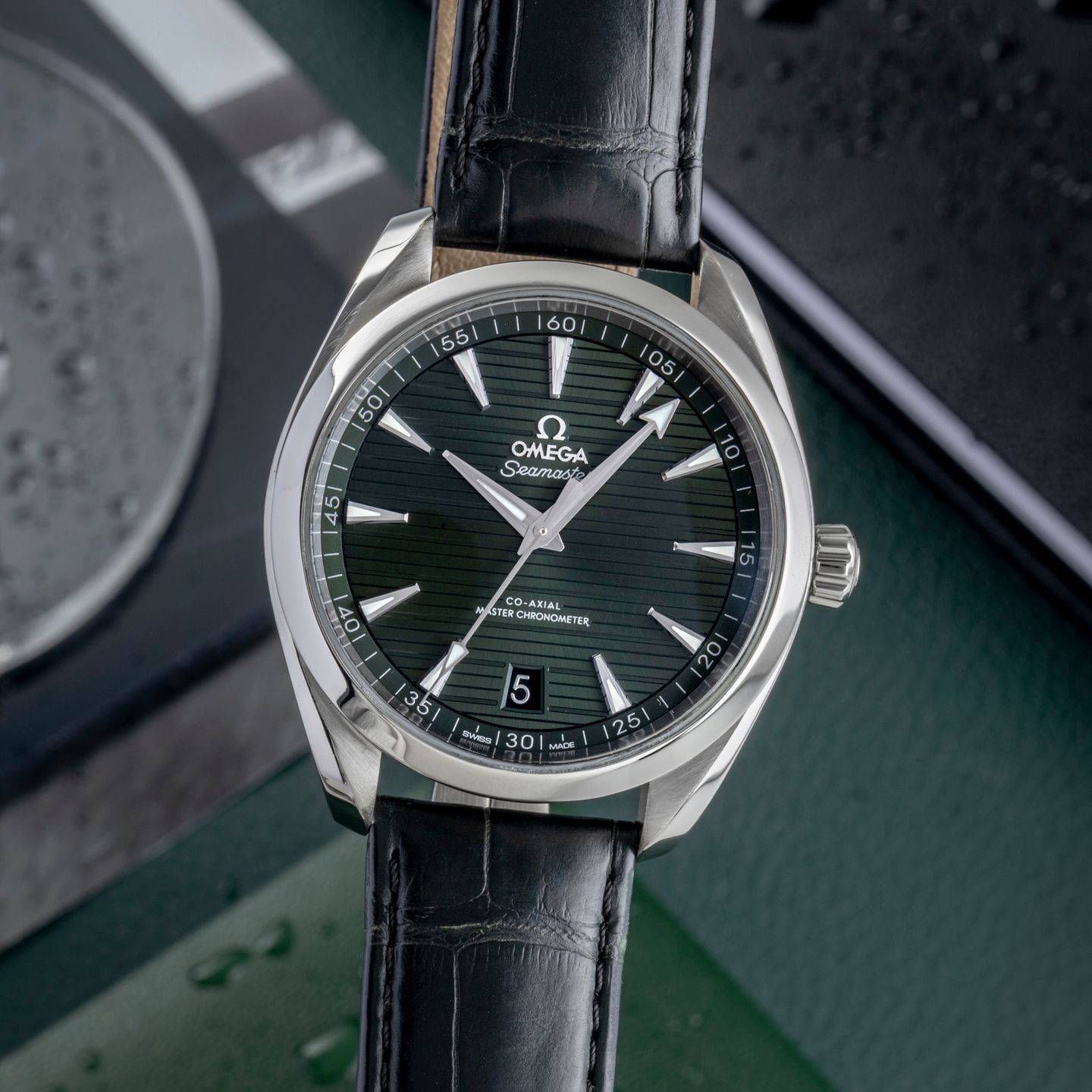 Omega Seamaster Aqua Terra 220.13.41.21.10.001 (Unknown (random serial)) - Green dial 41 mm Steel case (3/8)