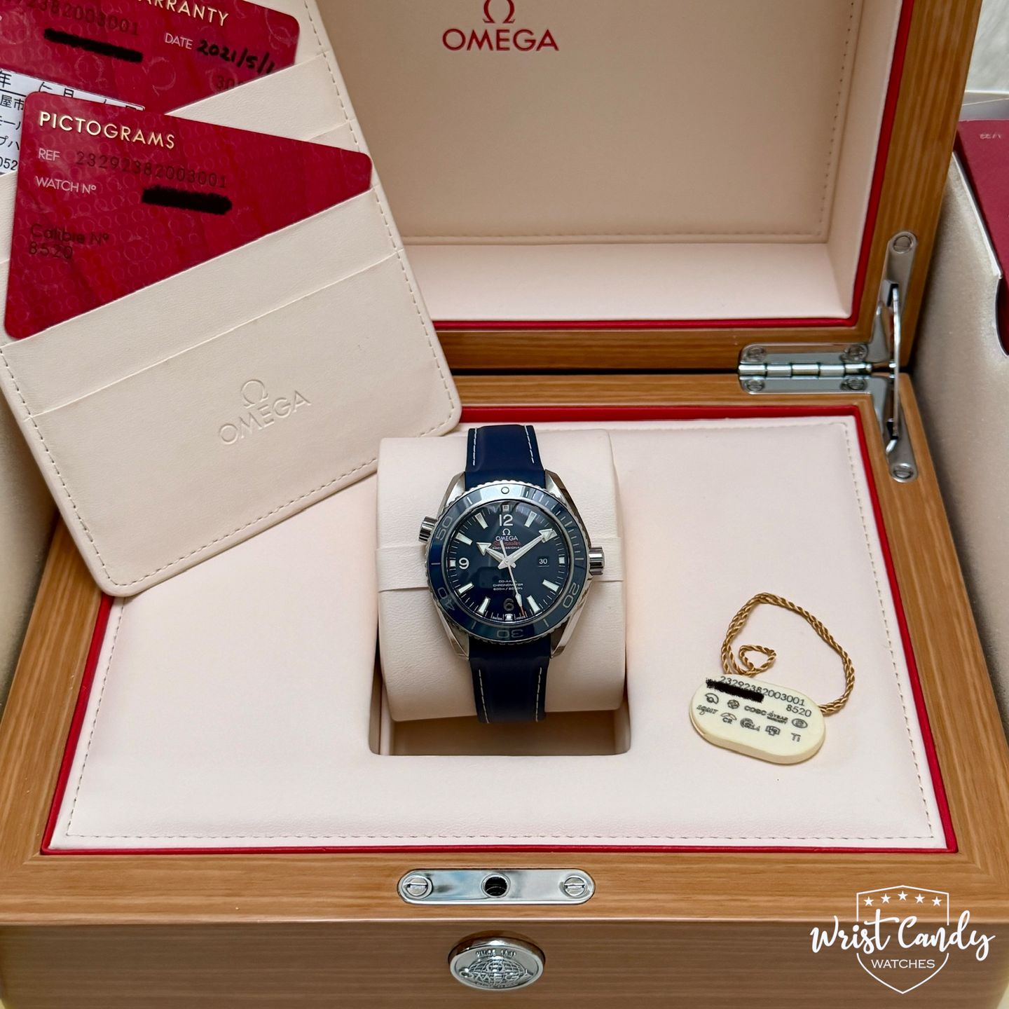 Omega Seamaster Planet Ocean 232.92.38.20.03.001 (2021) - Blue dial 38 mm Titanium case (8/8)