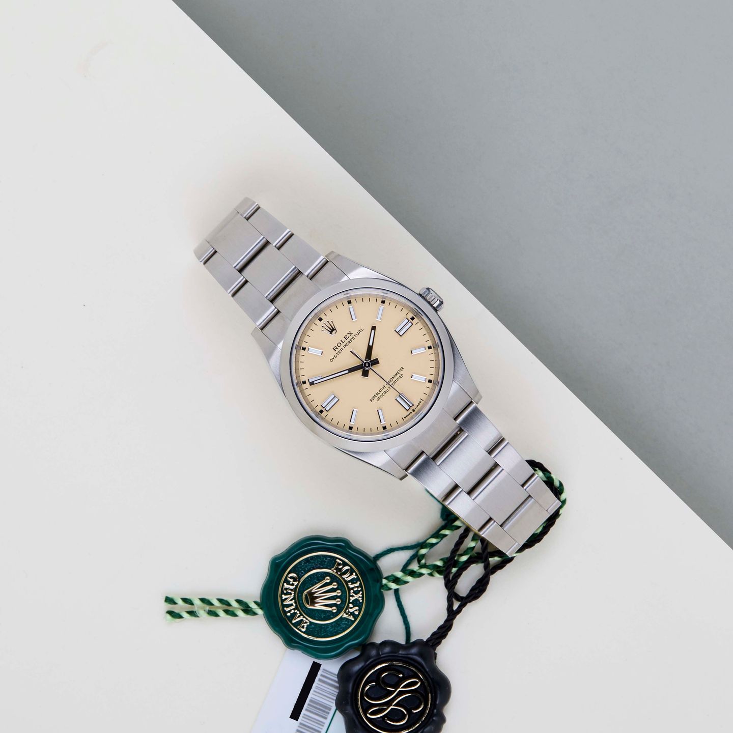 Rolex Oyster Perpetual 36 126000 (2025) - Beige wijzerplaat 36mm Staal (2/8)