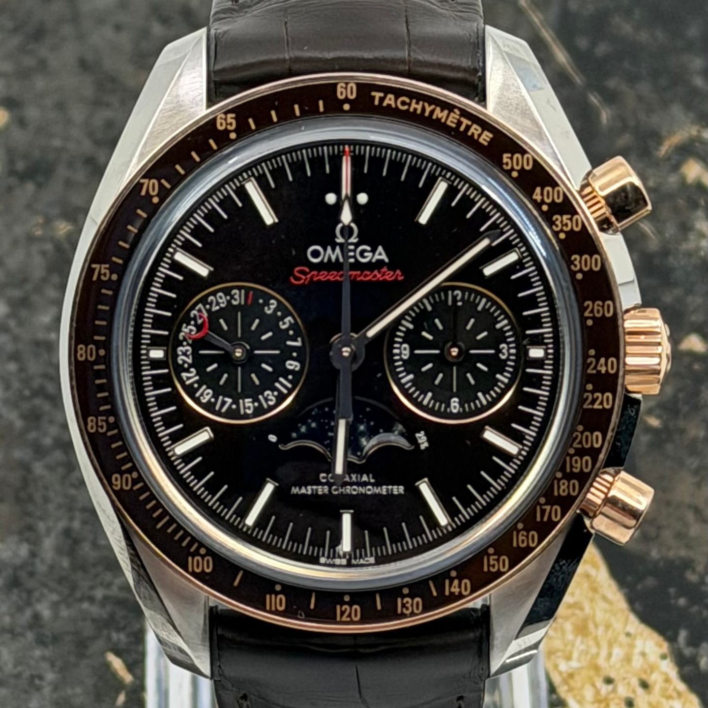 Omega Speedmaster Moonphase 304.23.44.52.13.001 (2026) - Bruin wijzerplaat 44mm Staal (2/8)