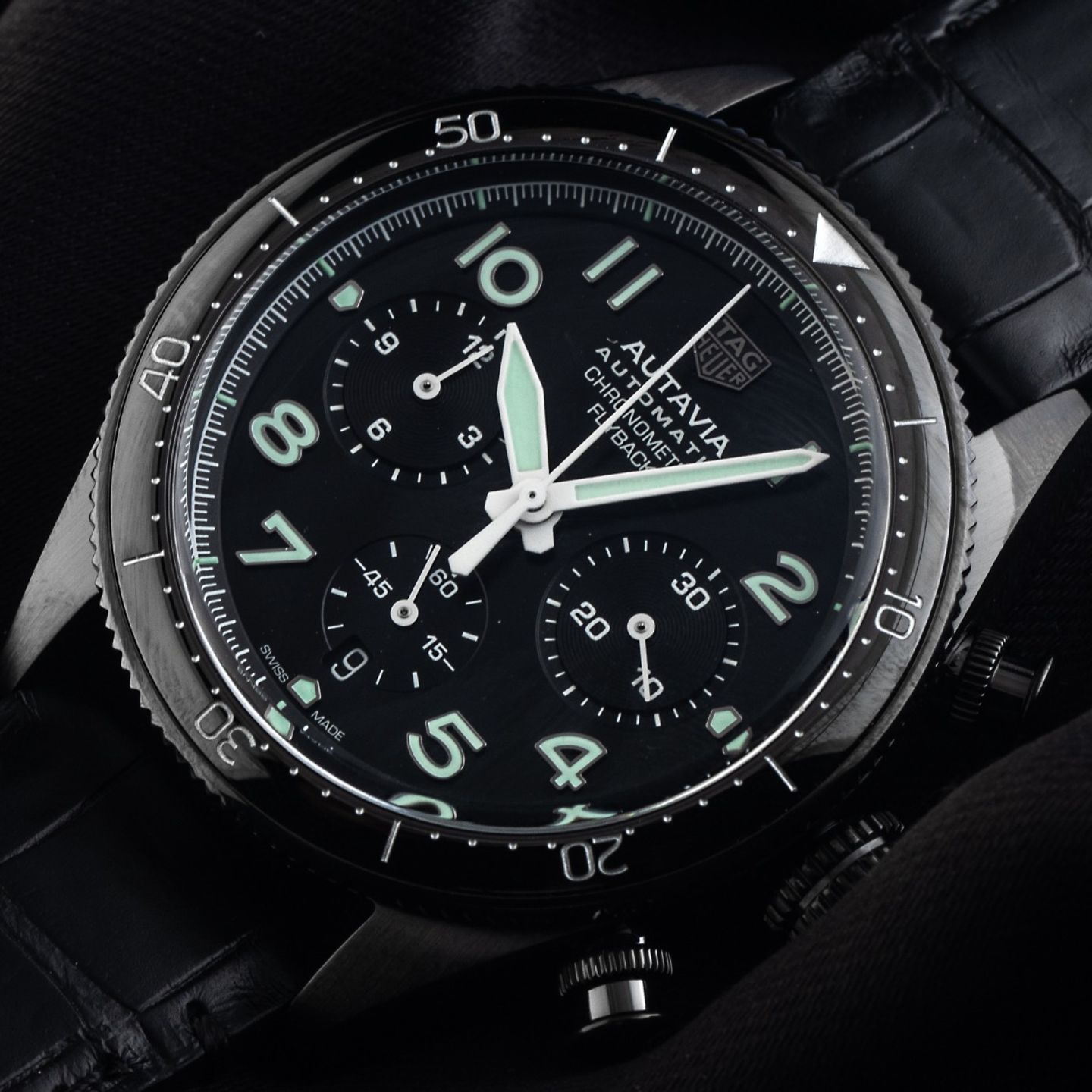 TAG Heuer Autavia CBE511C.FC8280 (2025) - Black dial 42 mm Steel case (3/7)